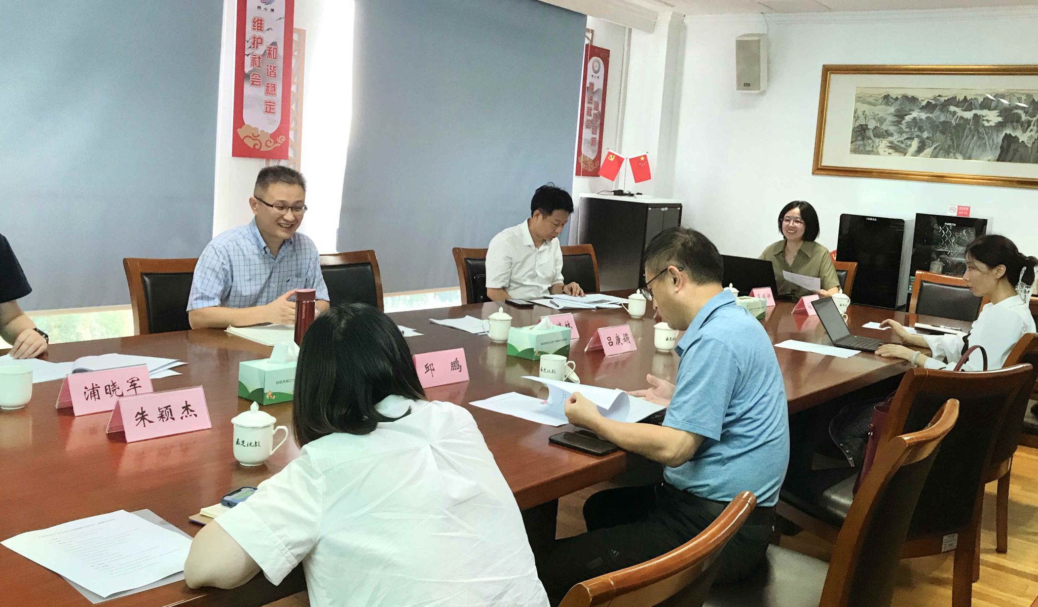 悉尼工商学院吕康娟教授带队前往嘉定区统战部开展“上海氢能工业生长与实践路径研究”课题调研.jpg 悉尼工商学院吕康娟教授带队前往嘉定区统战部开展“上海氢能工业生长与实践路径研究”课题调研.jpg