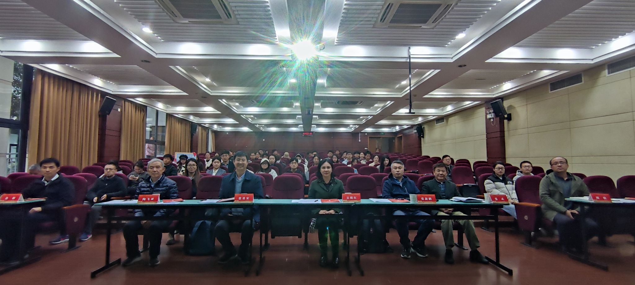 8188cc威尼斯2023年研究生校长奖学金答辩会乐成举行.jpg